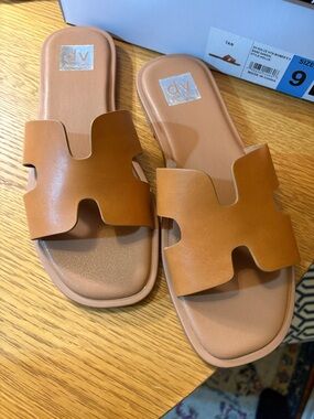 DV by Dolce Vita Tan/Brown Cutout Slide Sandals size 9